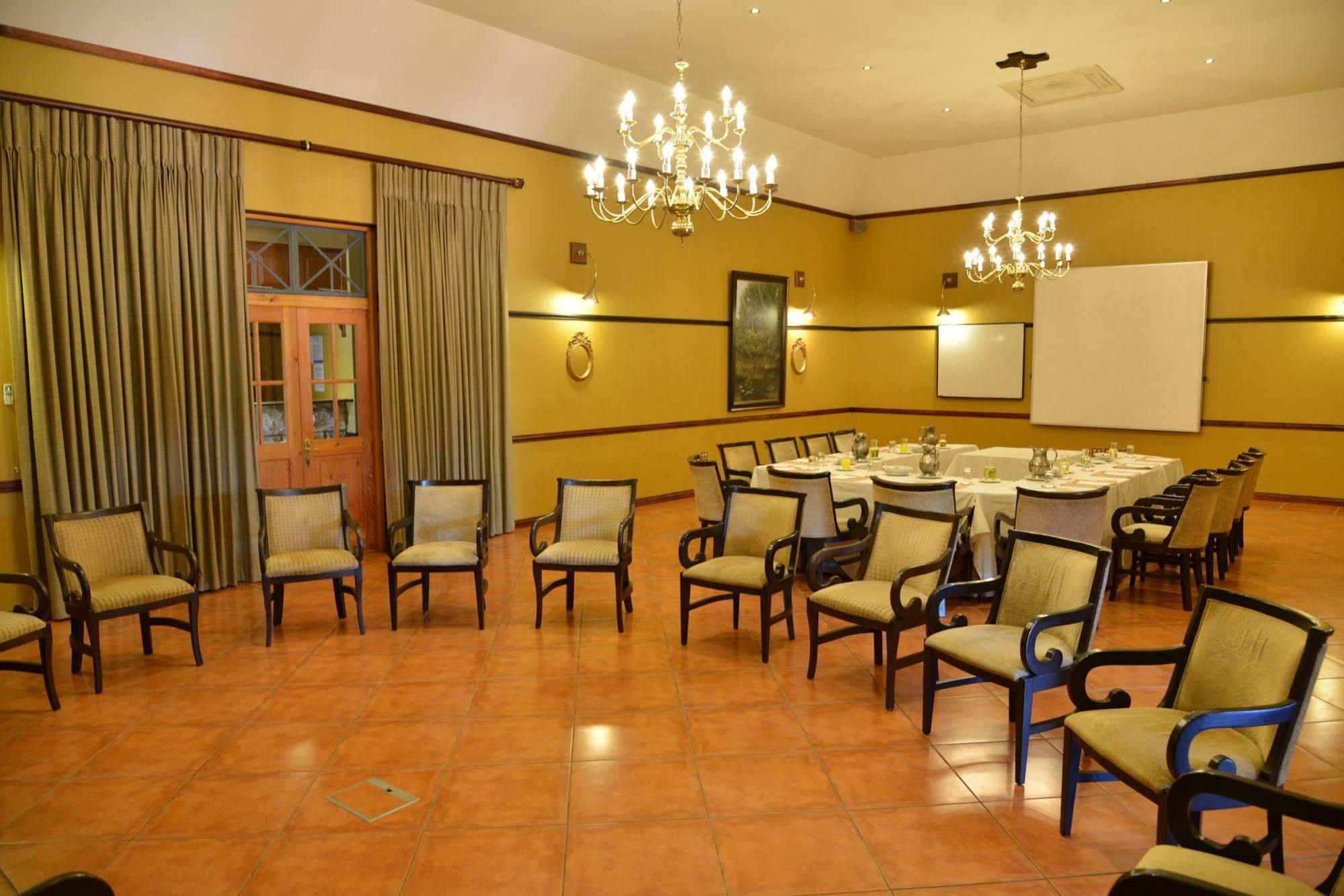 De Hoek Country Hotel Magaliesburg Bagian luar foto