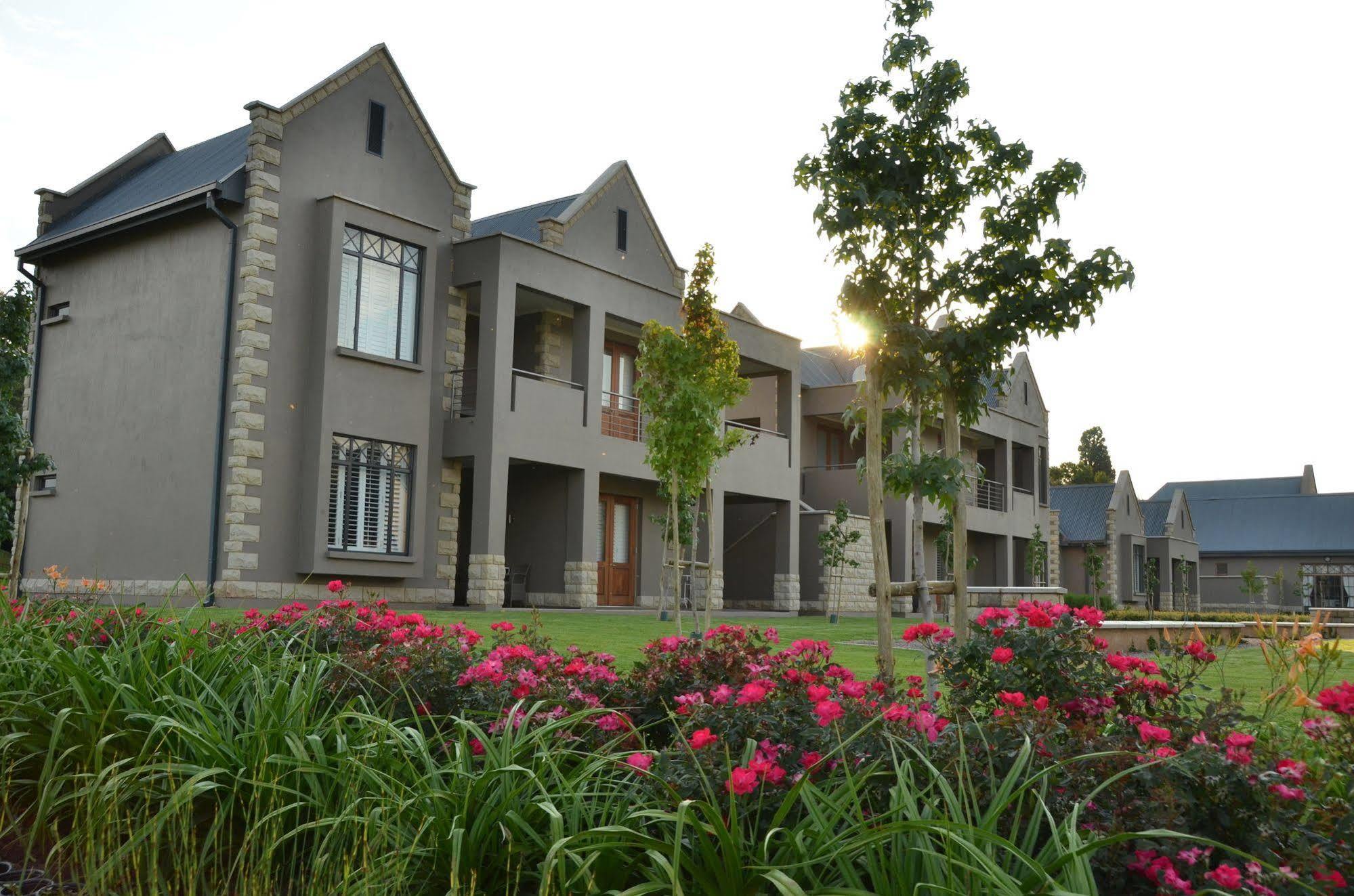 De Hoek Country Hotel Magaliesburg Bagian luar foto